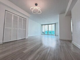 Building Photo - 7501 E Treasure Dr