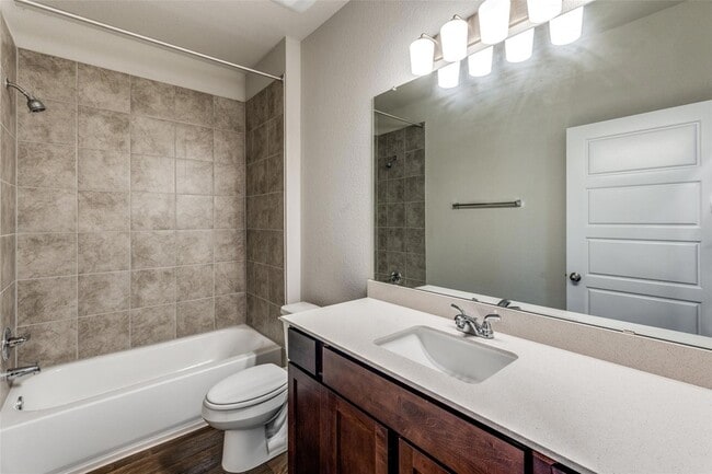 Building Photo - 140 Thunder Oak