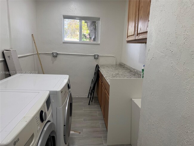 Building Photo - 3920 Charles Terrace