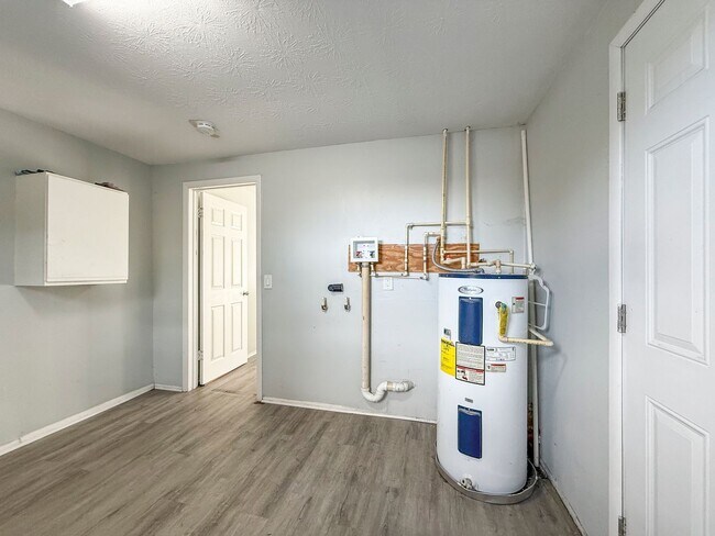 Building Photo - Renovated 4BR/2BA Pool Home in Jacksonville, FL | Fenced Yard | Pets Welcome