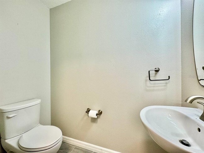 Building Photo - 12534 Chenwood Ave