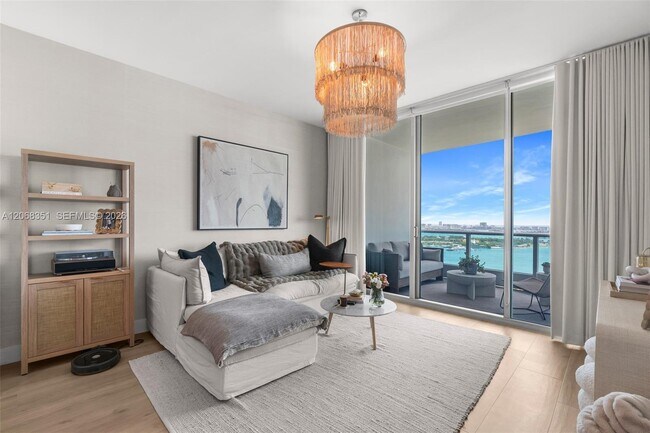Building Photo - 900 Biscayne Blvd