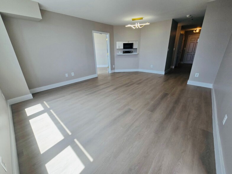 Building Photo - 100 Harborview Dr