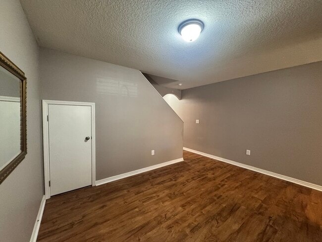 Building Photo - Summerfield Townhome