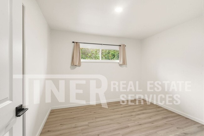 Building Photo - 6218 Stanley Ave