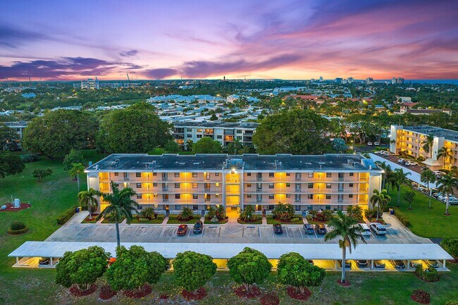 Building Photo - 300 N Hwy A1A