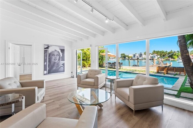 Building Photo - 253 N Coconut Ln