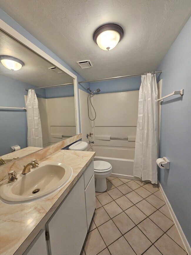 Building Photo - 4140 Looking Glass Ln