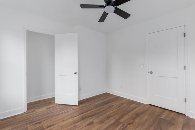 Building Photo - Pre-Leasing for the 26-27 School Year! Unbeatable Location