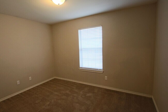 Building Photo - 16920 Loring Ln