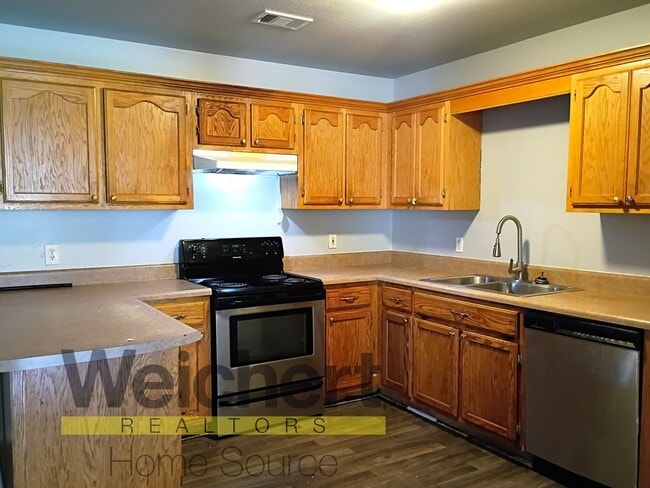 Building Photo - Spacious 3-Bedroom Home with Garage and Sc...