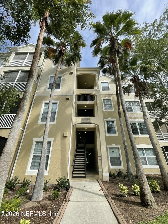 Building Photo - 7801 Point Meadows Dr