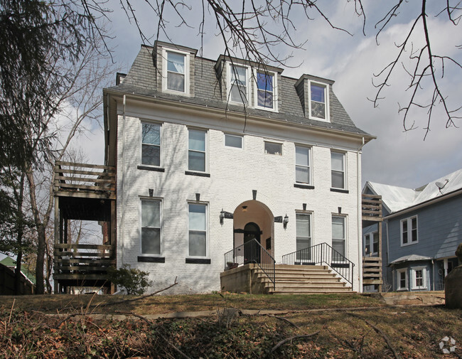 Building Photo - 704/706 Gladstone Avenue