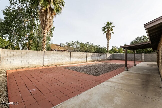 Building Photo - 3546 W Willow Ave