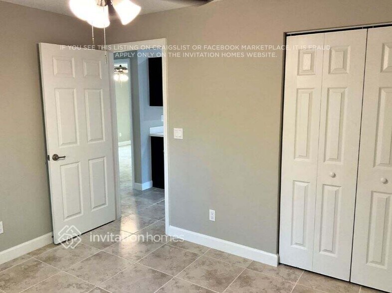 Building Photo - 1425 SW Flounder Ln