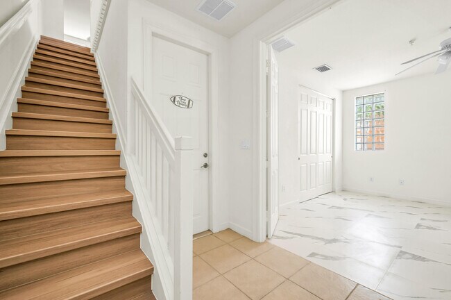 Building Photo - 750 Millbrae Ct
