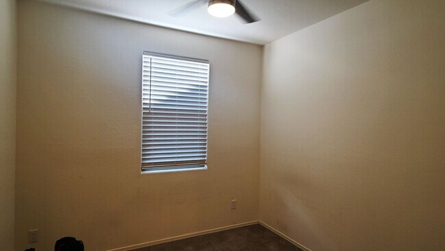 Building Photo - Like new 4-bedroom with Teen suite & Commu...
