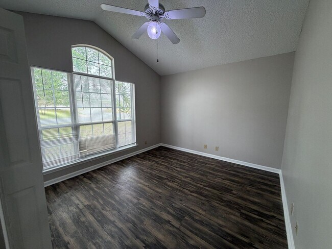 Building Photo - 401 Wild Grape Dr