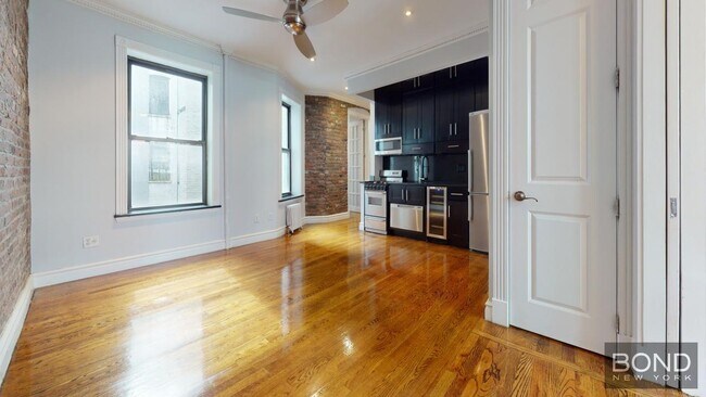 Building Photo - 432 E 13th St