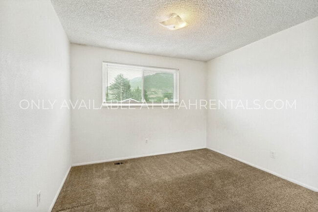 Building Photo - 262 1165 N