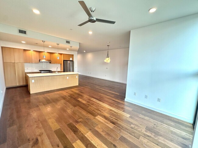 Building Photo - Stunning One bedroom/One bath Condo Locate...
