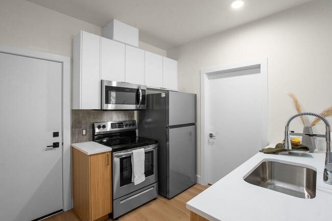 Building Photo - 8417 SW 24th Ave