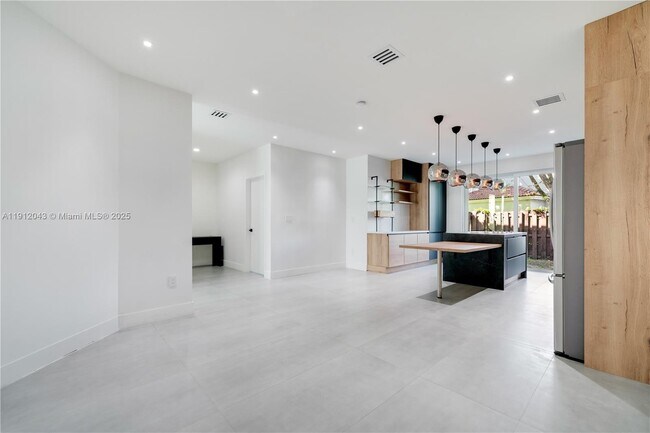 Building Photo - 11583 NW 69th Terrace