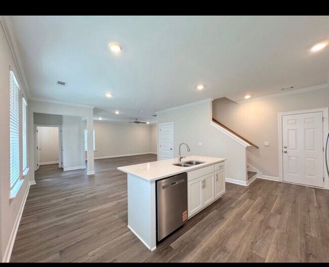 Building Photo - 1728 Windsor Hill Blvd