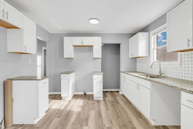 Building Photo - 4712 Cadieux Rd