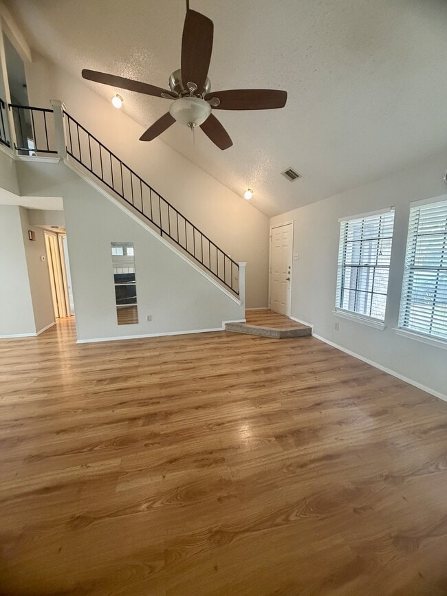 Building Photo - 1707 Honeysuckle Ln