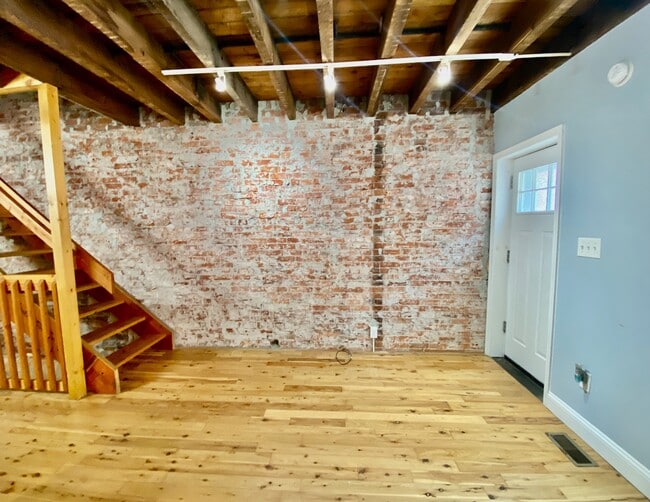 Building Photo - 2027 S Watts St.
