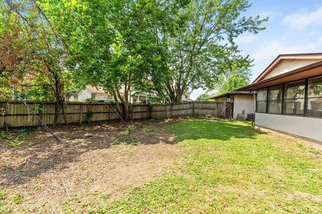 Building Photo - 1360 Yorkland Rd