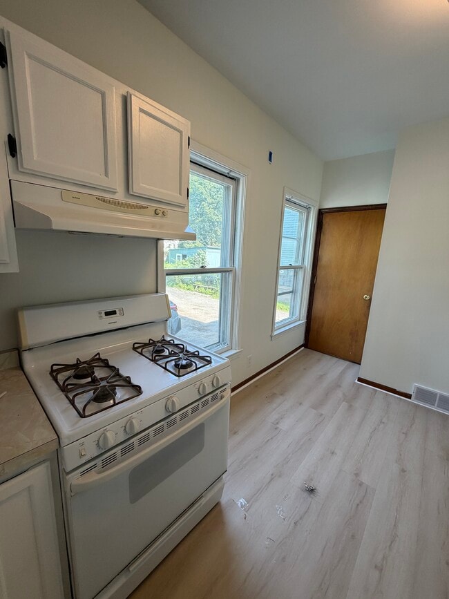 Building Photo - 481 Meigs St