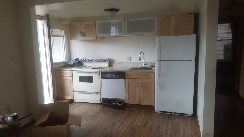 Building Photo - 749 S Millvale Ave