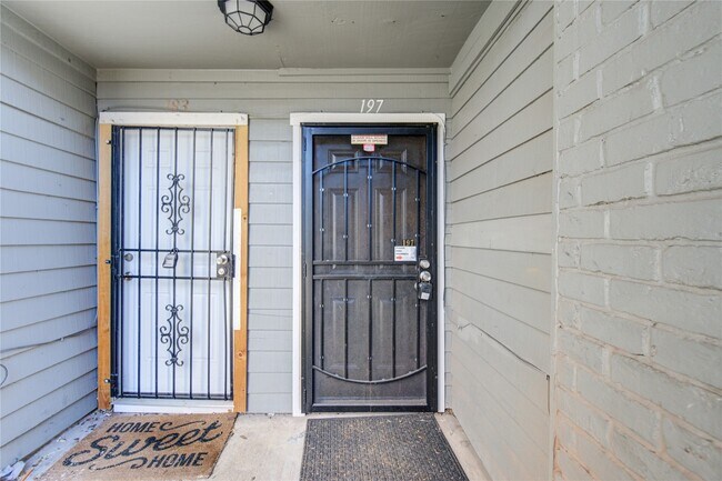 Building Photo - 12500 Sandpiper Dr