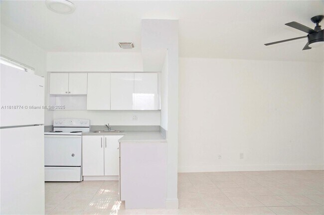 Building Photo - 2206 Fillmore St