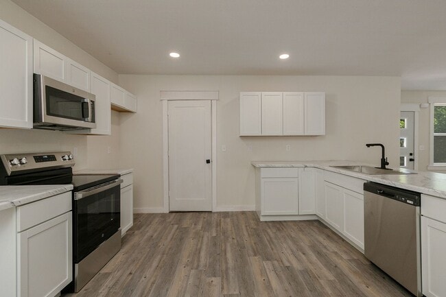 Building Photo - BRAND NEW 3 Bedroom | 2 Bathroom | 2 Car Garage HOME -- 1400 sqft, PETS WELCOME!