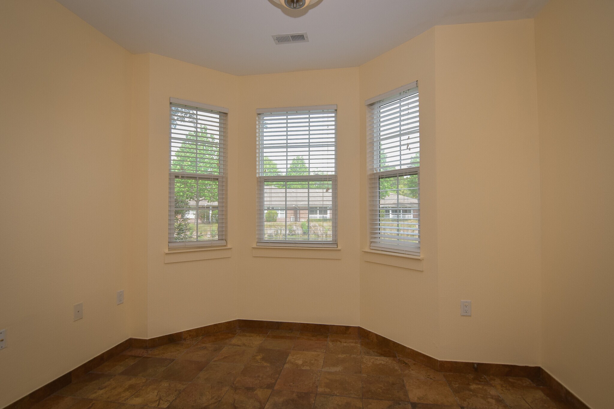 Building Photo - 1481 Cambridge Lakes Dr