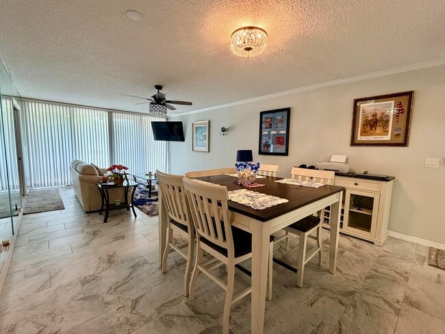 Building Photo - 2425 Presidential Way