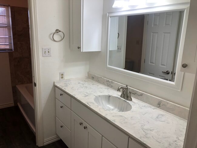 Building Photo - 2110 Quail Run