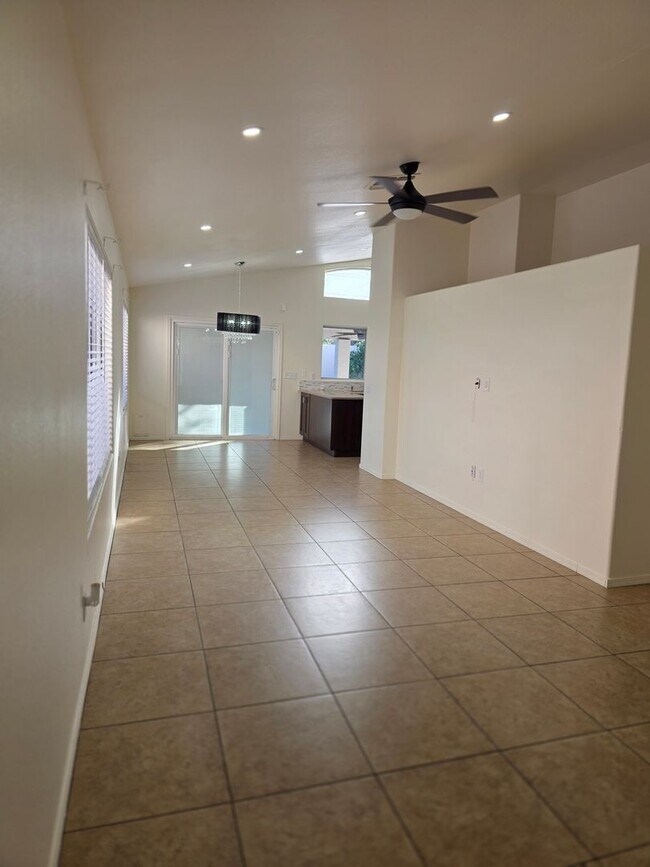 Building Photo - Beautiful 3BR 2BA Home w/ Private Pool • Pool + Covered Patio • Attached Garage in Phoenix