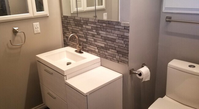 Building Photo - 11127 Sunshine Terrace