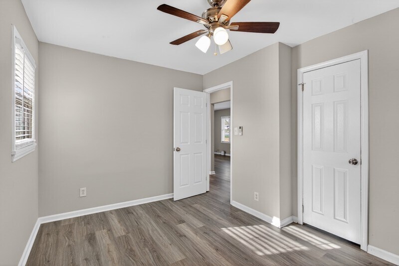 Building Photo - 586 Oakside Dr SW