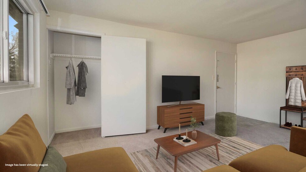 Building Photo - Barclay Square Apartments