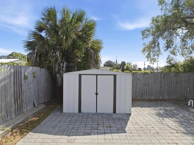 Building Photo - 1618 W Garden St