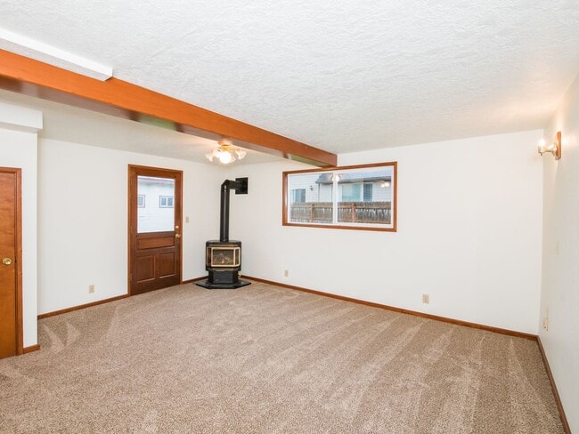 Building Photo - Adorable 2-bdrm/2-bath barn conversion home off River Road—Rural feel, close to everything