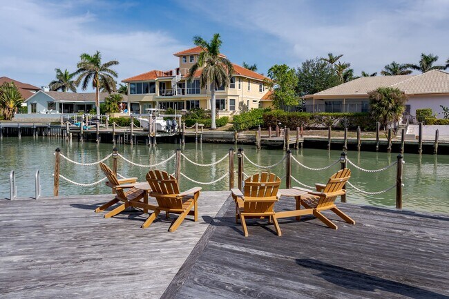 Building Photo - Tropical isle