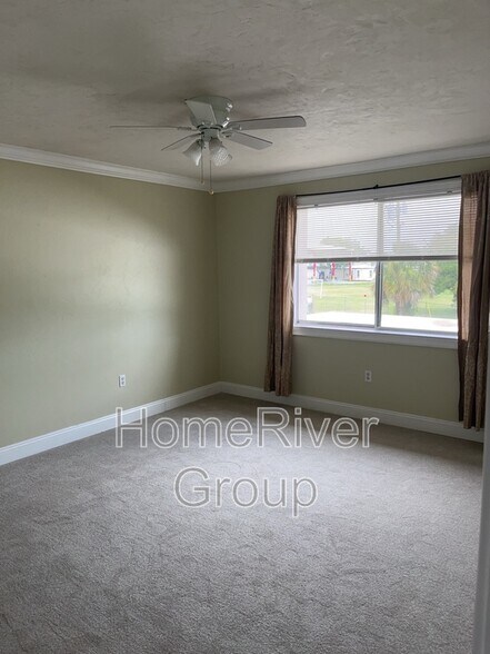 Building Photo - 1731 Golf Club Dr