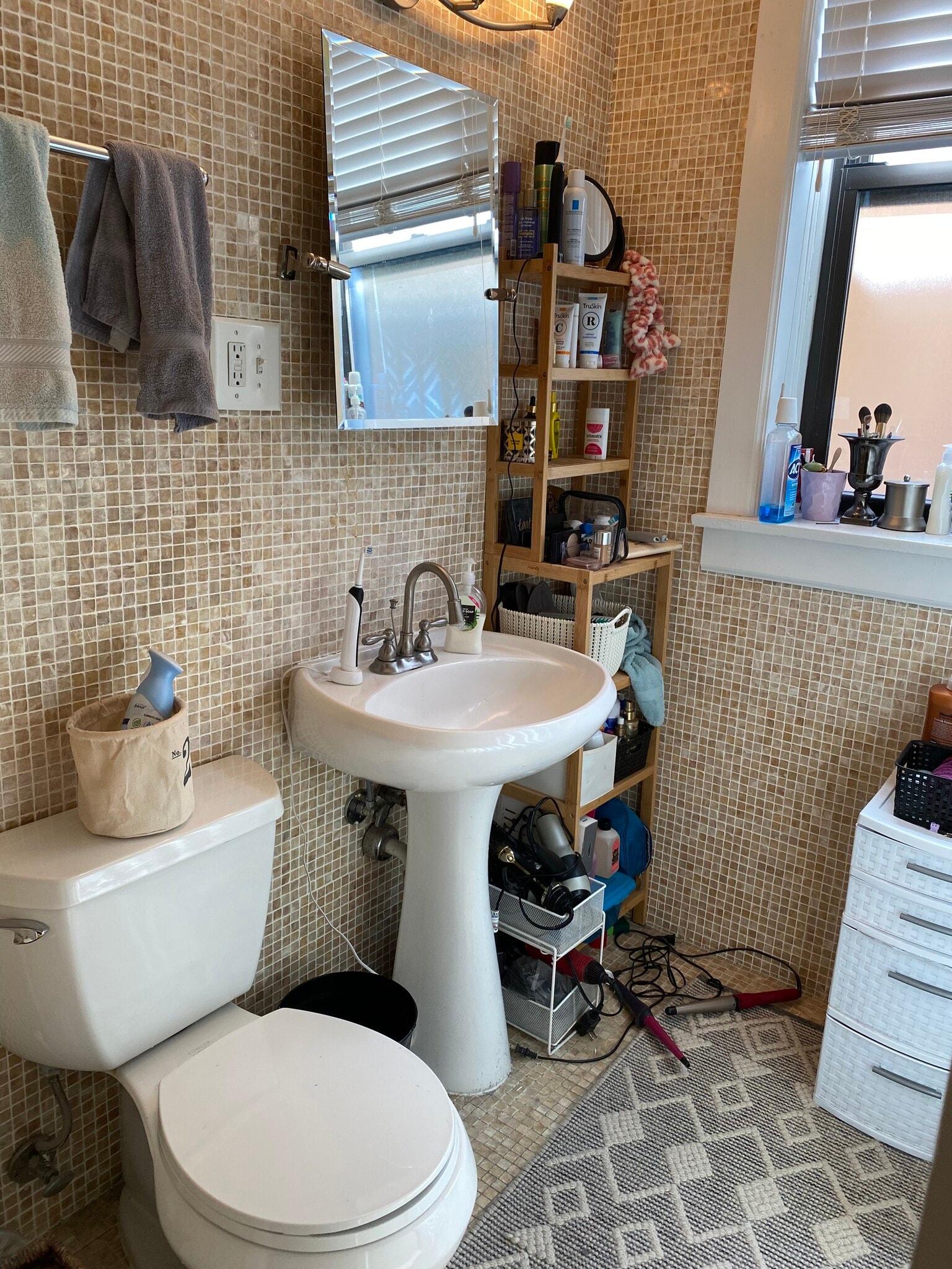 Building Photo - 1427 W Berwyn Ave