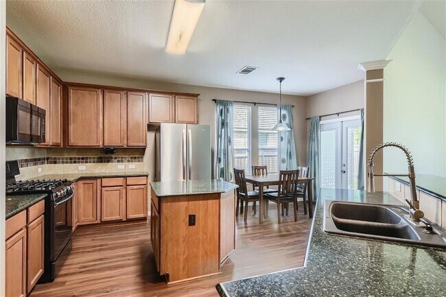 Building Photo - 1504 Weatherford Dr